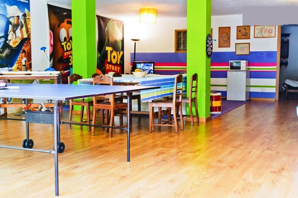 Coloured Studio FAO Rum bild