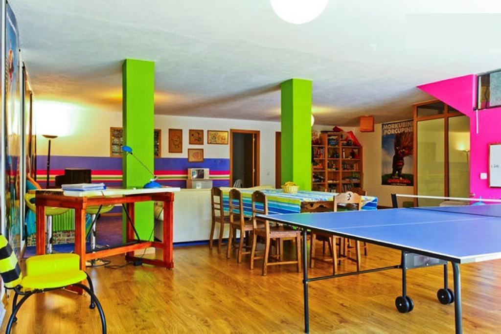 Coloured Studio FAO Rum bild