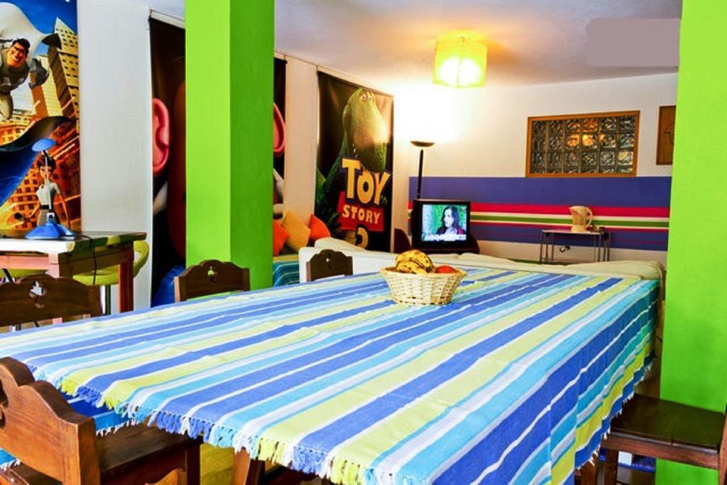 Coloured Studio FAO Rum bild